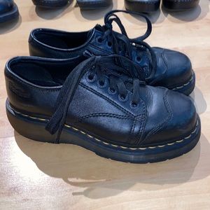 Dr. Martens 10960 black sole cap toe oxford platforms size 7